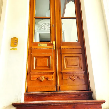 Historic Heart 1890 Charm On Kepna Port Praski 华沙